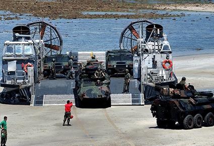 جولة داخل حوامة المارينز ال HoverCraft LCAC